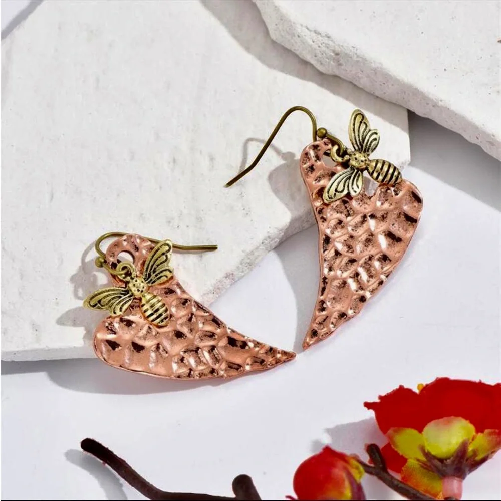 NWT Vintage Bee Heart Shape Pendant Dangle Earrings - Picture 4 of 6